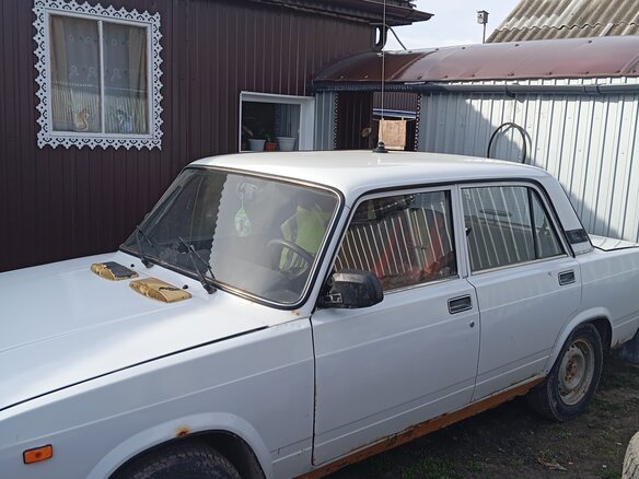 2005 Lada (ВАЗ) 2107, белый, 200000 рублей - вид 2