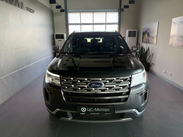 2018 Ford Explorer V Рестайлинг 2, серый, 2900000 рублей - вид 1