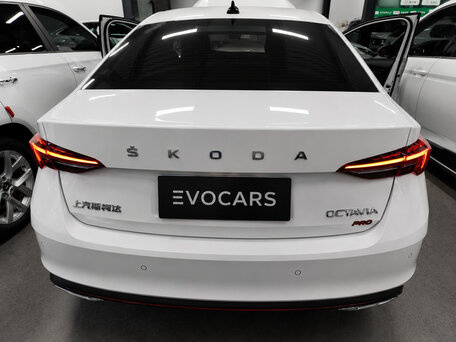 2023 Skoda Octavia IV (A8), белый, 2090000 рублей, вид 3