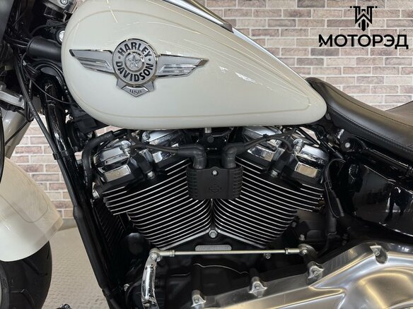 2018 Harley-Davidson Fat Boy, белый, 1985000 рублей - вид 14