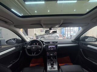 2022 Skoda Superb III Рестайлинг, серебристый, 1970000 рублей, вид 4