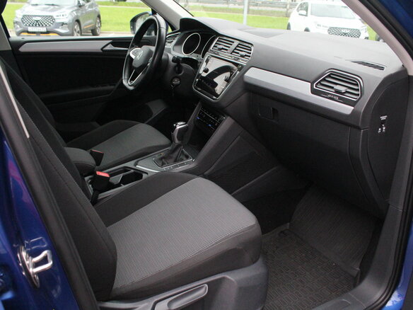 2021 Volkswagen Tiguan II Рестайлинг, синий, 2720000 рублей - вид 5