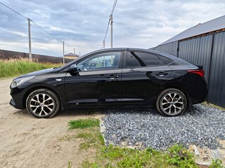 2017 Hyundai Solaris II, чёрный, 1060000 рублей, вид 4