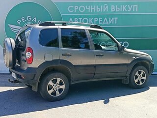 2018 Chevrolet Niva I Рестайлинг, серый, 675000 рублей, вид 4