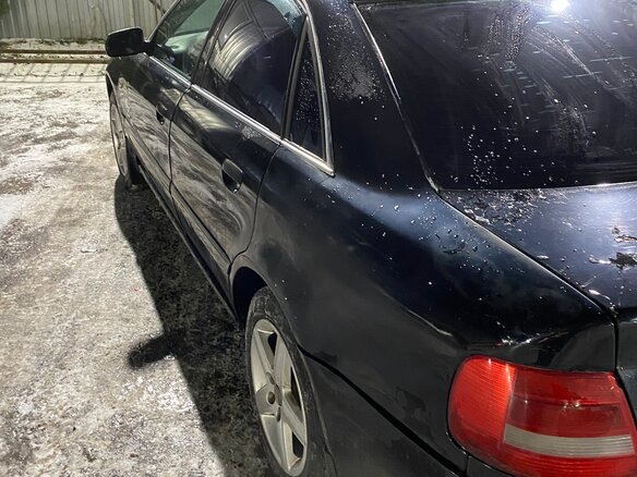 1999 Audi A4 I (B5) Рестайлинг, чёрный - вид 3