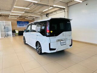 2017 Honda Stepwgn V Рестайлинг, белый, 1999000 рублей, вид 4