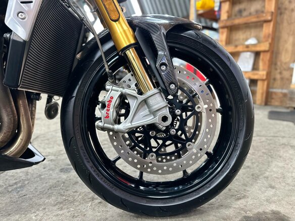 2021 Triumph Speed Triple, чёрный, 1390000 рублей - вид 15