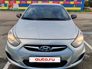 2013 Hyundai Solaris I, серебристый, 650000 рублей, вид 2