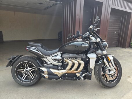 2021 Triumph Rocket III, чёрный, 2000000 рублей, вид 2