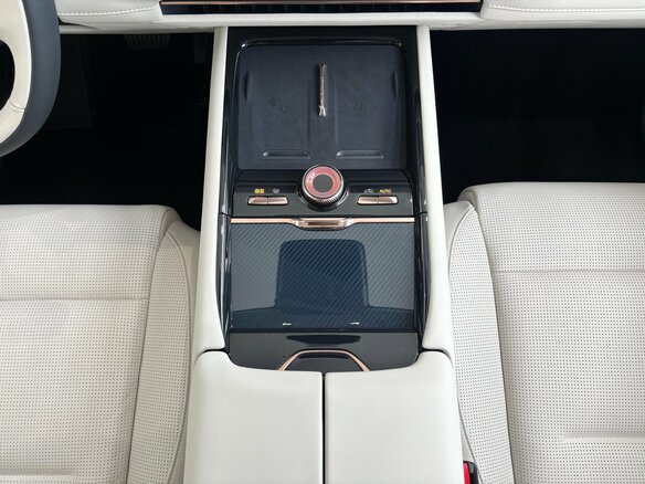 2026 Lynk & Co 900, чёрный - вид 29