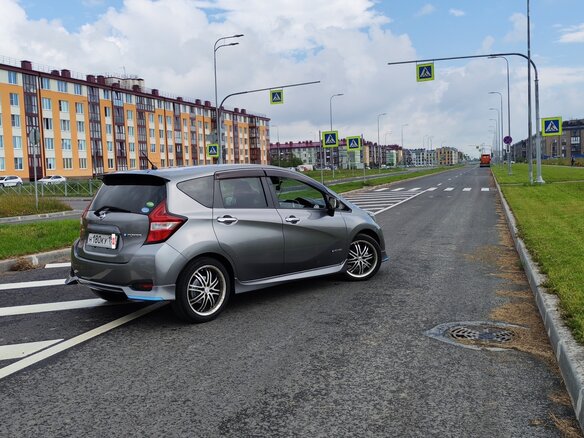 2018 Nissan Note e-Power II Рестайлинг, серый, 1150000 рублей - вид 9