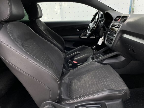 2011 Volkswagen Scirocco III, белый, 700000 рублей - вид 10