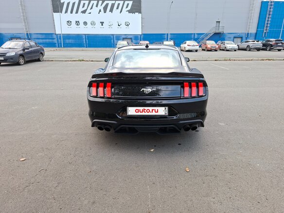 2022 Ford Mustang VI Рестайлинг, чёрный, 3480000 рублей - вид 11
