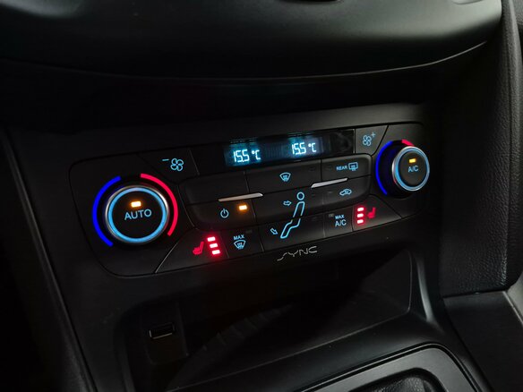 2017 Ford Focus III Рестайлинг, серебристый, 1290000 рублей - вид 17