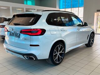 2021 BMW X5 30d IV (G05/G18), белый, 8549000 рублей, вид 4