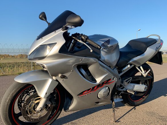 2002 Honda CBR 600F, серебристый, 400000 рублей - вид 2
