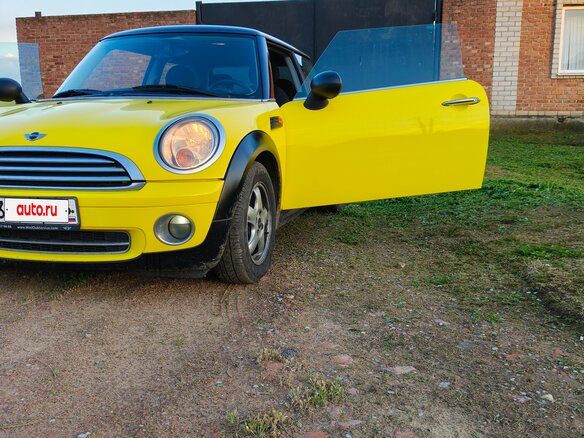 2009 Mini Hatch One II (R56), жёлтый, 620000 рублей