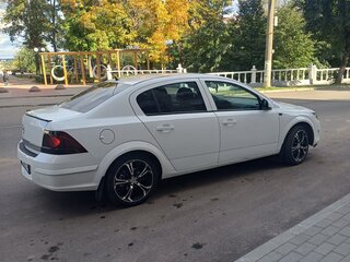 2011 Opel Astra H Рестайлинг, белый, 645000 рублей, вид 4