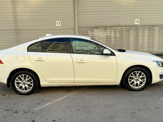 2015 Volvo S60 II Рестайлинг, белый, 979000 рублей, вид 4