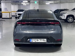 2025 Toyota Prius V (XW60), серый, 4500000 рублей, вид 3