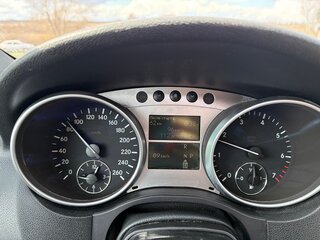 2008 Mercedes-Benz M-Класс 550 II (W164) Рестайлинг, чёрный, 1050000 рублей, вид 5