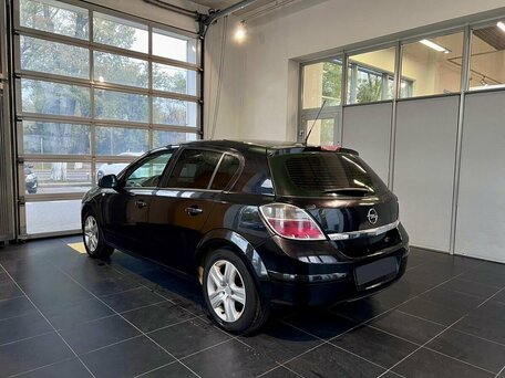 2010 Opel Astra H Рестайлинг, чёрный, 450000 рублей, вид 4