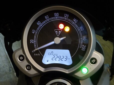 2016 Triumph Street Twin, чёрный, 685000 рублей, вид 5