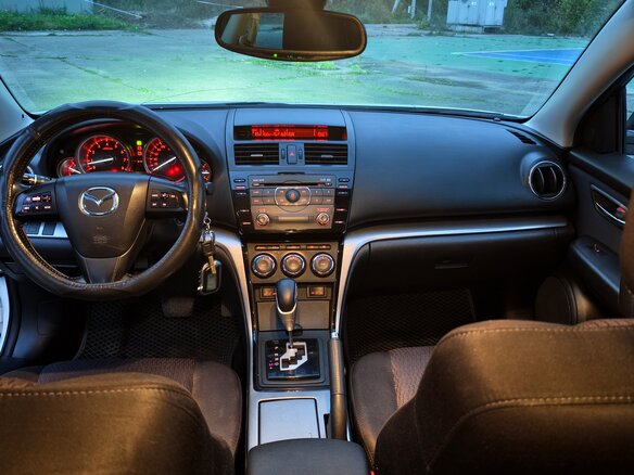 2011 Mazda 6 II (GH) Рестайлинг, белый, 950000 рублей - вид 10