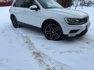 2017 Volkswagen Tiguan II, белый, 2000000 рублей, вид 2