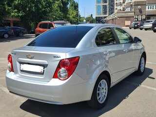 2014 Chevrolet Aveo II, серебристый, 890000 рублей, вид 4