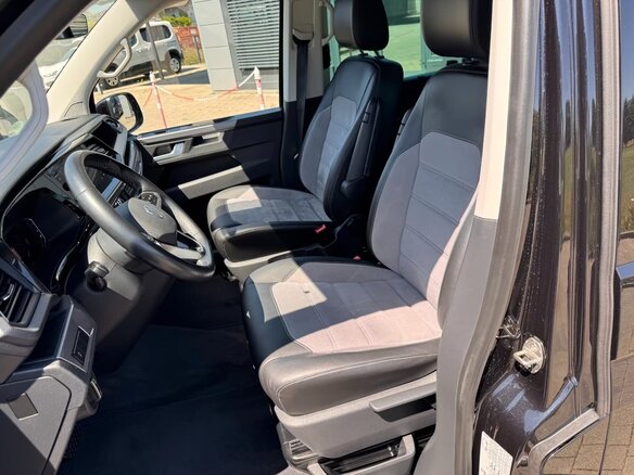 2022 Volkswagen Multivan T6 Рестайлинг, чёрный, 4800000 рублей - вид 6