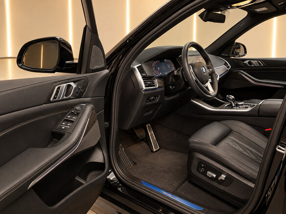 2023 BMW X5 30d IV (G05/G18), чёрный, 8544271 рублей - вид 6