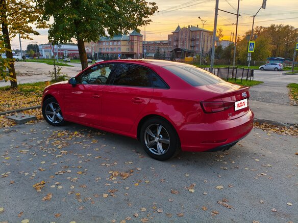 2016 Audi A3 III (8V) Рестайлинг, красный, 1850000 рублей - вид 3