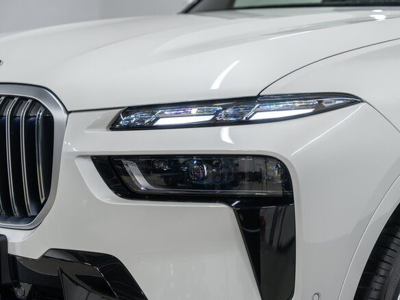 2026 BMW X7 40i I (G07) Рестайлинг, белый, 16350000 рублей - вид 1