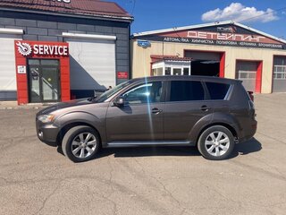 2010 Mitsubishi Outlander II Рестайлинг, коричневый, 1660000 рублей, вид 4