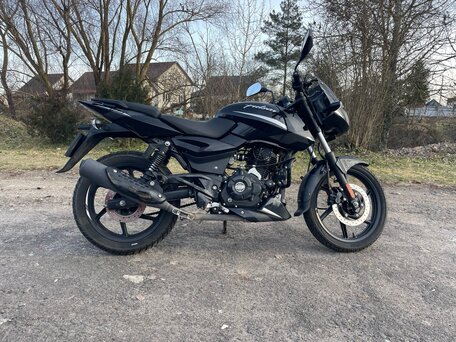 2023 Bajaj Pulsar 180, чёрный, 140000 рублей, вид 2