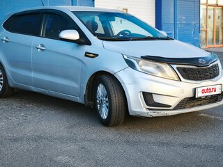 2015 Kia Rio III, серебристый, 580000 рублей, вид 3