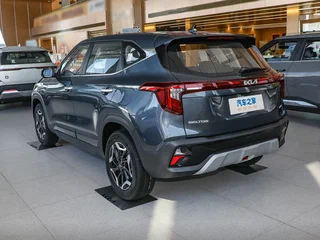 2026 Kia Seltos I Рестайлинг, серый, 2050000 рублей, вид 4