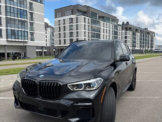 2021 BMW X5 M50i IV (G05/G18), чёрный, 4500000 рублей, вид 1
