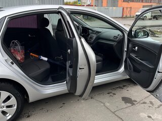 2016 Kia Rio III Рестайлинг, серебристый, 1150000 рублей, вид 3