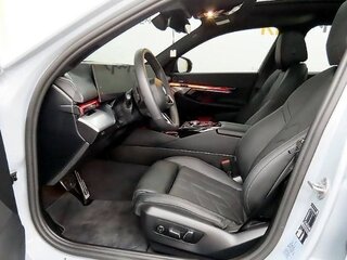 2025 BMW 5 серии 520i VIII (G60/G61/G68), серебристый, 7890000 рублей, вид 4