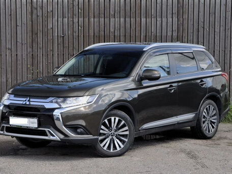2019 Mitsubishi Outlander III Рестайлинг 3, коричневый, 1850000 рублей, вид 2