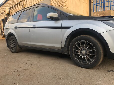 2008 Ford Focus II Рестайлинг, серебристый, 300000 рублей, вид 3