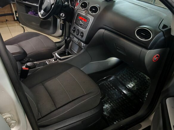 2010 Ford Focus II Рестайлинг, серебристый, 785000 рублей - вид 7