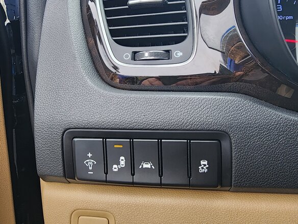 2020 Kia Carnival III, чёрный, 4250000 рублей - вид 12