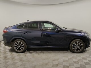 2021 BMW X6 40i III (G06), чёрный, 6650000 рублей, вид 4