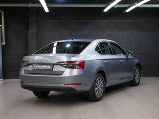 2021 Skoda Superb III Рестайлинг, серый, 1869000 рублей, вид 4