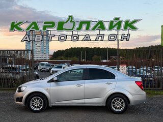 2013 Chevrolet Aveo II, серебристый, 679000 рублей, вид 3