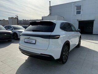 2026 Geely EX5 Гибрид EM-R, белый, 3829990 рублей, вид 4