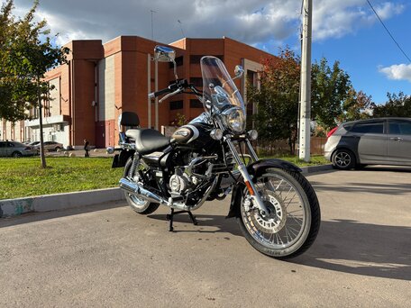 2024 Bajaj Avenger, коричневый, 205000 рублей, вид 2